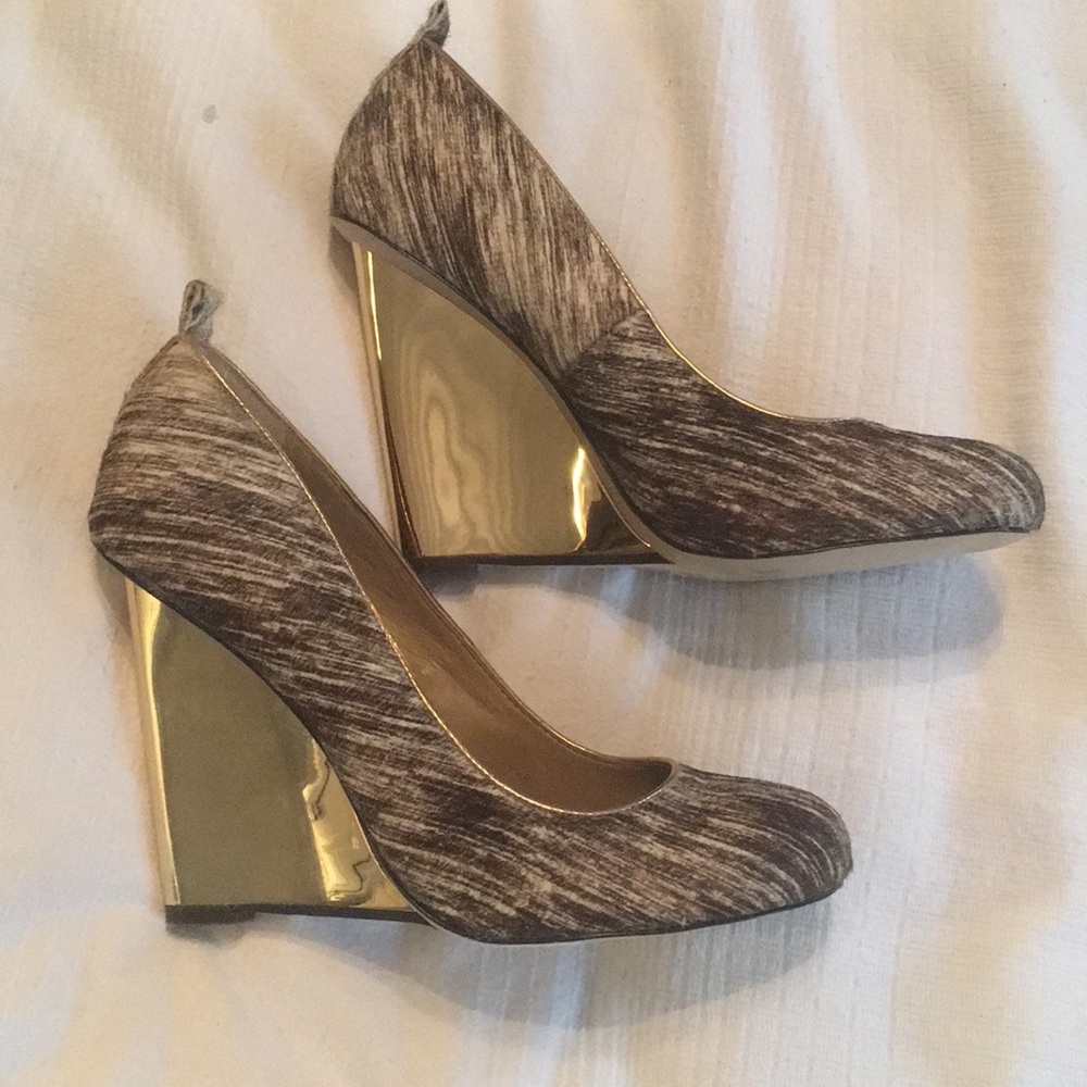 BCBG fur shoes with gold heel